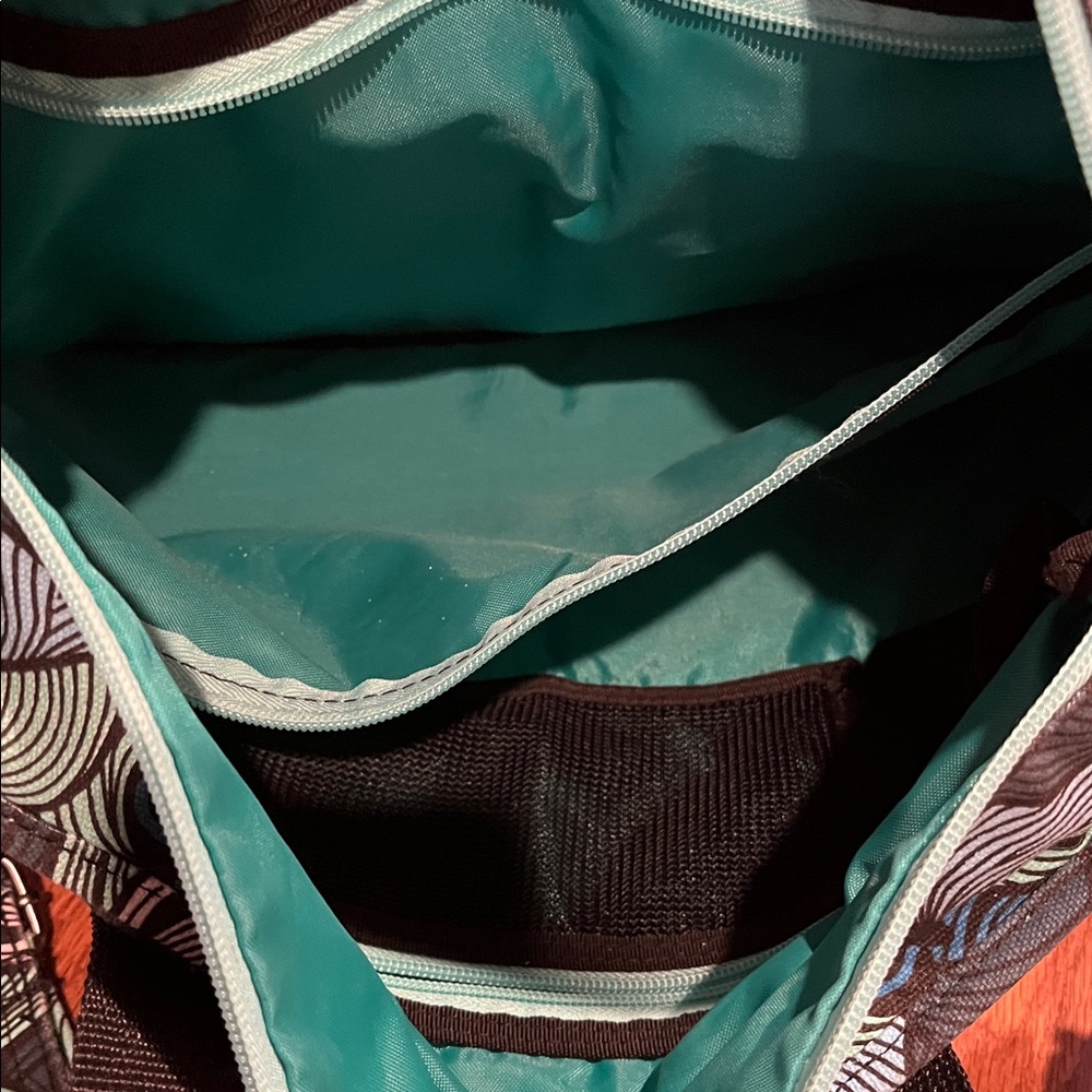KAVU Wave Pattern Tote - Picture 5 of 5